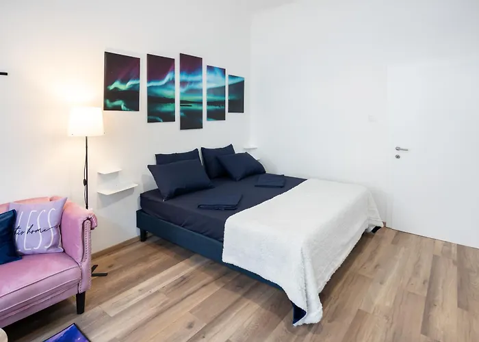 Radiant Premium - Fuenfhaus *